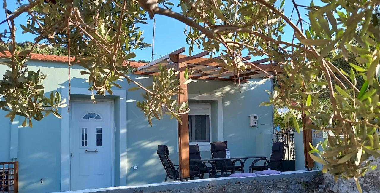 Entire Private House Close To The Port Karpathos Esterno foto